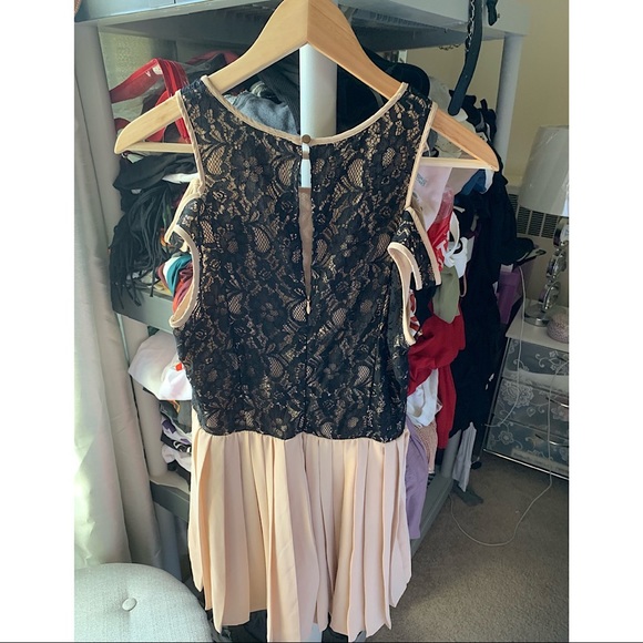 Lace romper - Picture 2 of 4